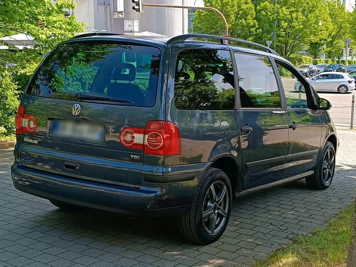 Second-hand VW Sharan 116 CP (85 kW) 2005 Gri Monovolum