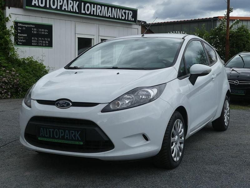 Weiß Gebraucht 2010 Ford Fiesta Kleinwagen | 5.200 € (Fairer Preis) - Bild 1/4