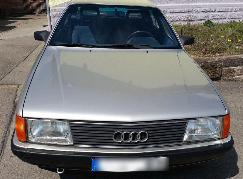 Grau Gebraucht 1984 Audi 100 Limousine | 3.400 € - Bild 1/4