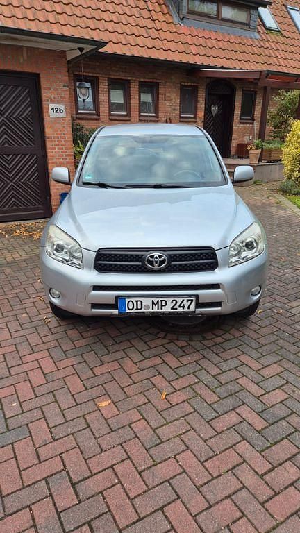 Silber Gebraucht 2007 Toyota RAV4 SUV | 6.900 € (Fairer Preis) - Bild 1/4