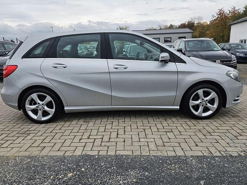 Gebraucht Mercedes B180 122 PS (89 kW) 2012 Silber Van / Kleinbus