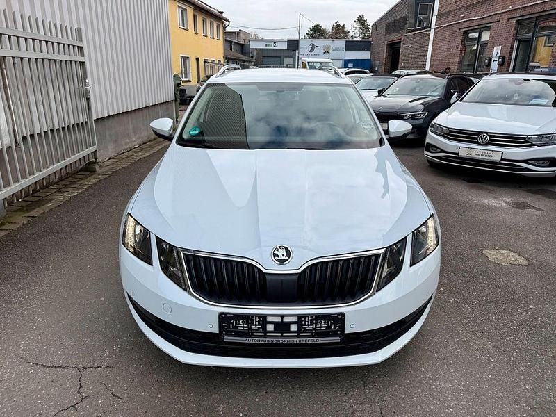 Gebraucht Skoda Octavia Ambition 150 PS (110 kW) 2017 Moonweiss metallic Kombi