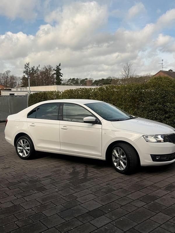 Gebraucht Skoda Rapid 105 PS (77 kW) 2014 Weiß Kleinwagen