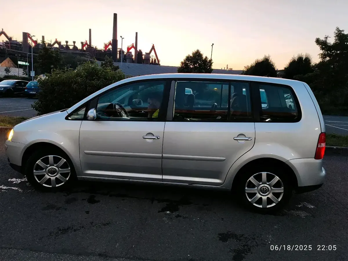 Używany VW Touran 105 KM (77 kW) 2005 Srebrny Minivan