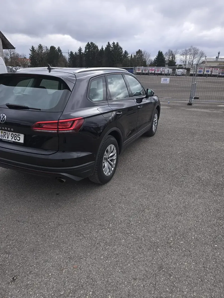 Second-hand VW Touareg 286 CP (210 kW) 2022 Negru SUV