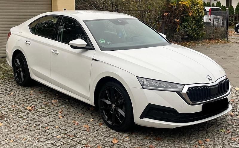 Weiß Gebraucht 2023 Skoda Octavia Style Limousine | 15.500 € (Superpreis) - Bild 1/4
