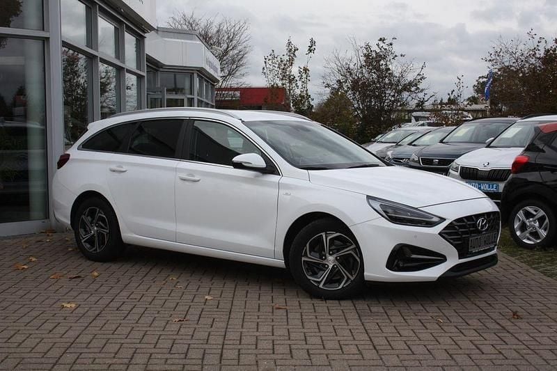 Weiß Gebraucht 2020 Hyundai i30 Kombi | 16.450 € (Guter Preis) - Bild 1/4