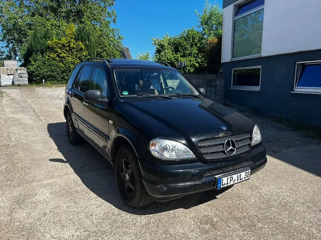 Gebraucht Mercedes ML320 218 PS (160 kW) 1999 Schwarz SUV