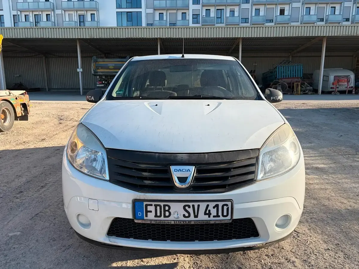 Gebraucht Dacia Sandero 75 PS (55 kW) 2009 Weiß Limousine