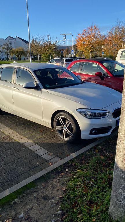 Weiß Gebraucht 2019 BMW 118 Sport Line Kleinwagen | 11.999 € (Superpreis) - Bild 1/4