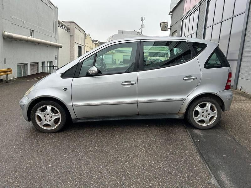 Gebraucht Mercedes A170 Elegance 95 PS (69 kW) 2003 Silber Van / Kleinbus