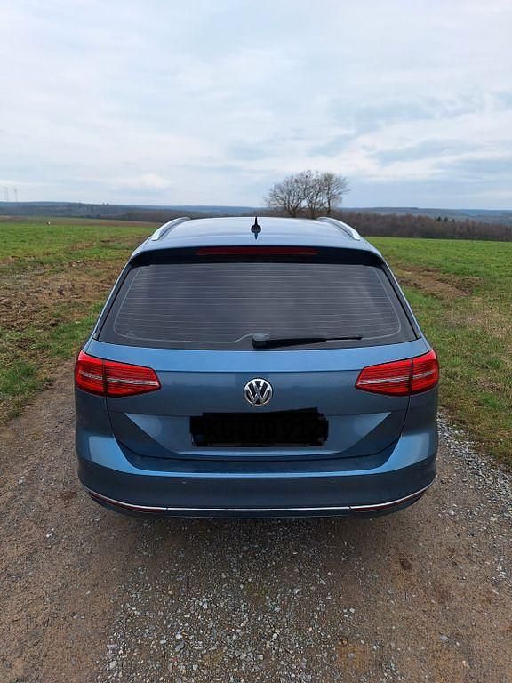 Gebraucht VW Passat Highline 150 PS (110 kW) 2015 Blau Kombi