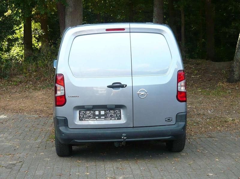 Gebraucht Opel Combo Selection 76 PS (55 kW) 2021 Kontrast grau/quarz silber Van / Kleinbus
