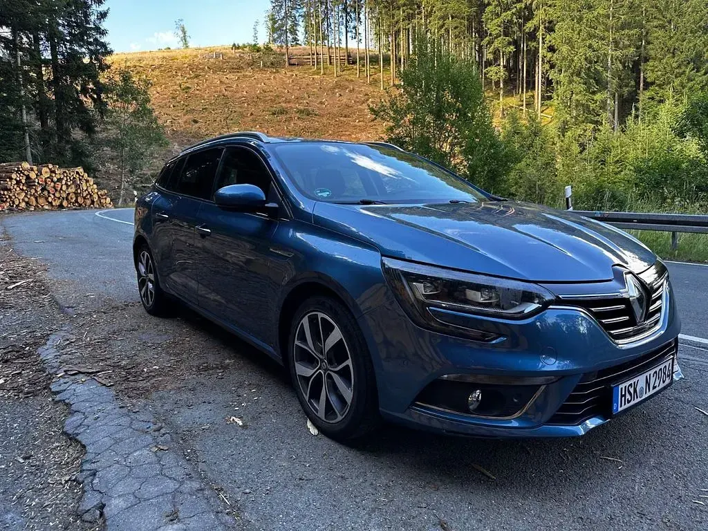 Gebraucht Renault Mégane III Bose Edition 132 PS (97 kW) 2016 Blau Limousine
