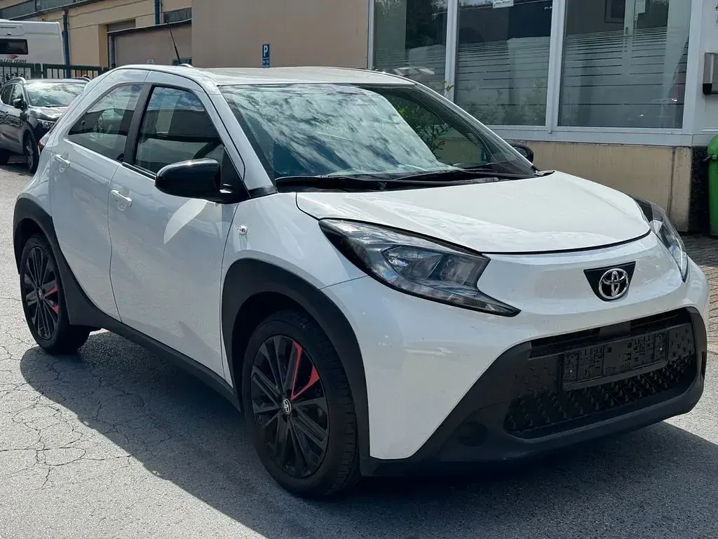Gebraucht Toyota Aygo X X-play 72 PS (52 kW) 2023 Weiß SUV