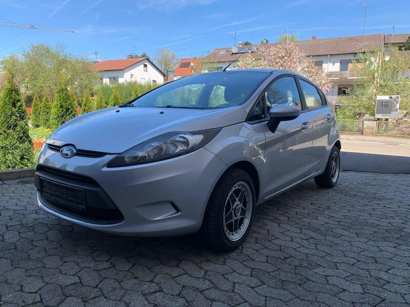 Grau Gebraucht 2011 Ford Fiesta Trend Kleinwagen | 3.900 € (Guter Preis) - Bild 1/4
