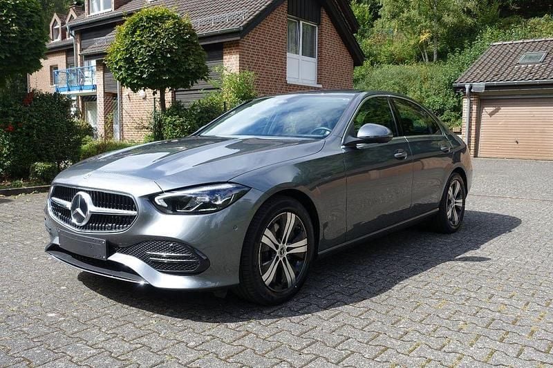 Grau Gebraucht 2024 Mercedes C200 Avantgarde Limousine | 35.900 € (Guter Preis) - Bild 1/4