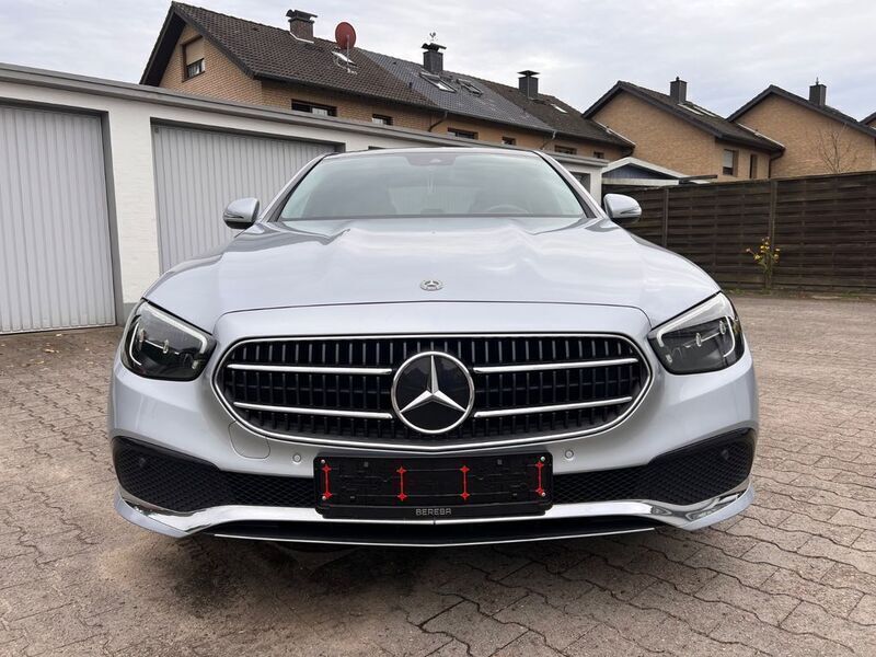 Silber Gebraucht 2021 Mercedes E220 Limousine | 38.000 € (Fairer Preis) - Bild 1/4