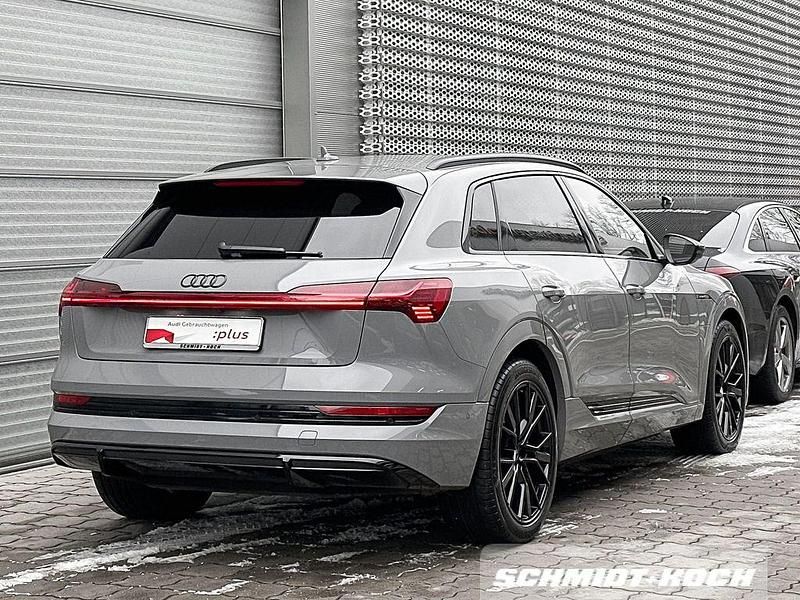 Gebraucht Audi e-tron S-Line 300 kW (408 PS) 2023 Individuallackierungen audi exclusive SUV