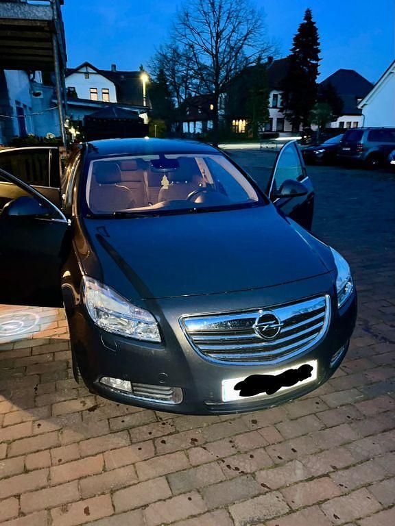 Gebraucht Opel Insignia Edition 131 PS (96 kW) 2013 Grau Limousine