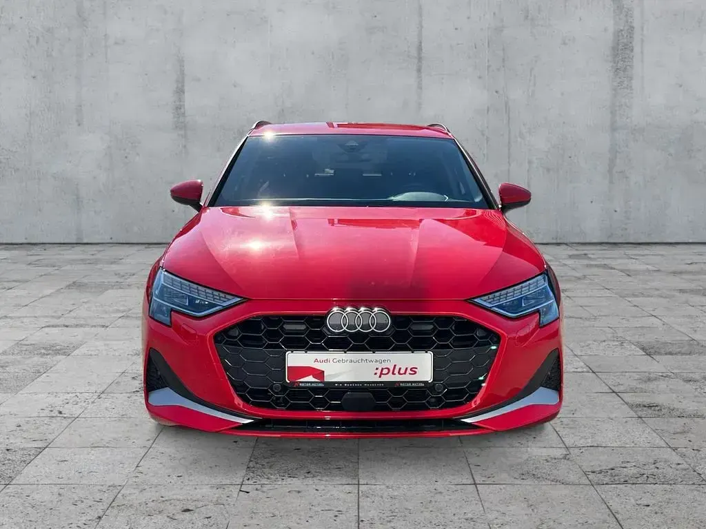 Używany Audi A3 Advanced 204 KM (150 kW) 2025 Czerwony Sedan/Limuzyna