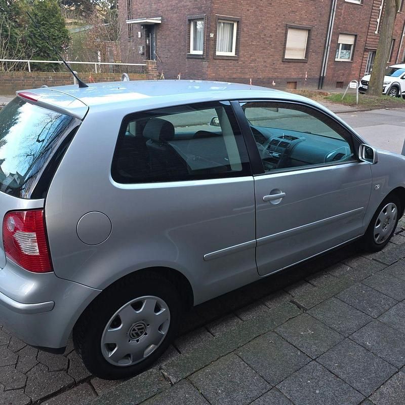 Gebraucht VW Polo Basis 64 PS (47 kW) 2003 Silber Kleinwagen