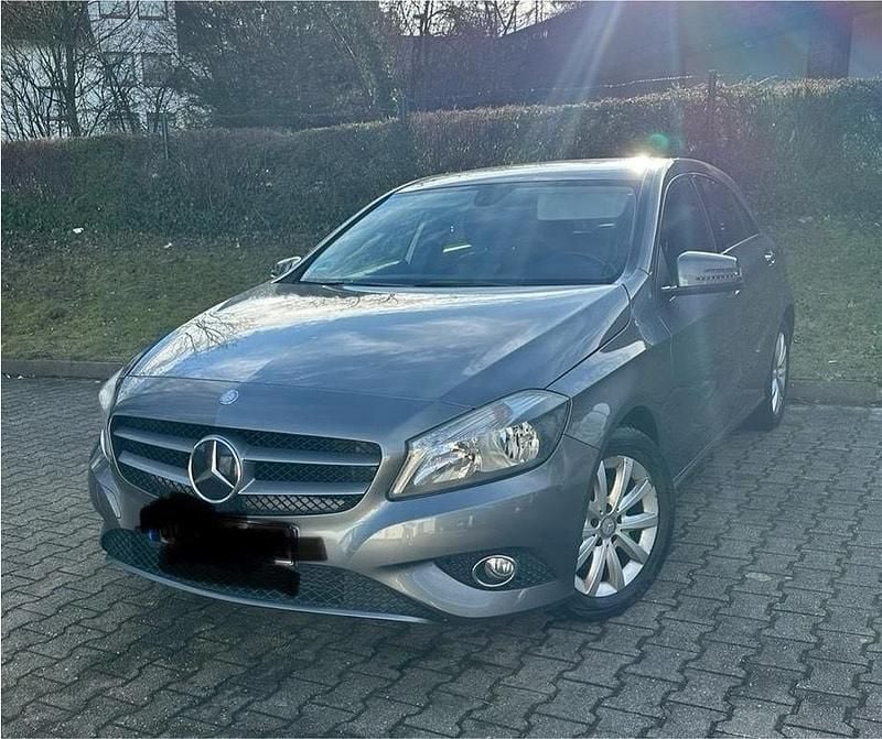 Grau Gebraucht 2013 Mercedes A180 Limousine | 5.000 € (Superpreis) - Bild 1/4
