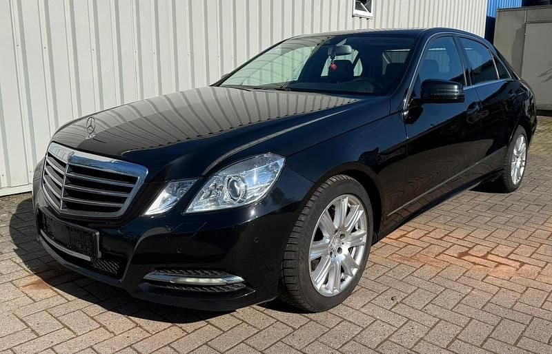 Gebraucht Mercedes E300 231 PS (169 kW) 2011 Obsidianschwarz  metalliclack Limousine