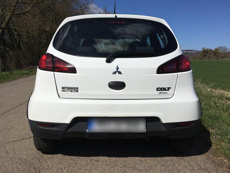 Second-hand Mitsubishi Colt 75 CP (55 kW) 2011 Alb Hatchback