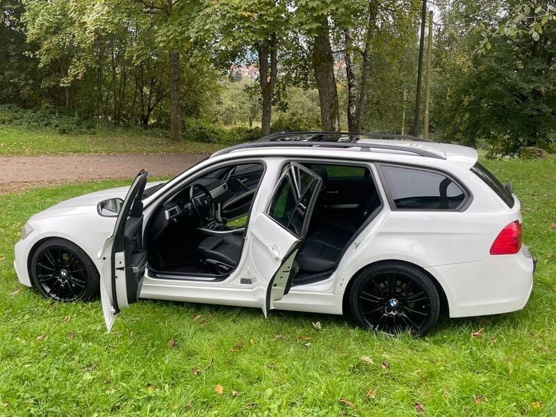 Weiß Gebraucht 2009 BMW 318 M Sport Kombi | 4.700 € (Guter Preis) - Bild 1/4