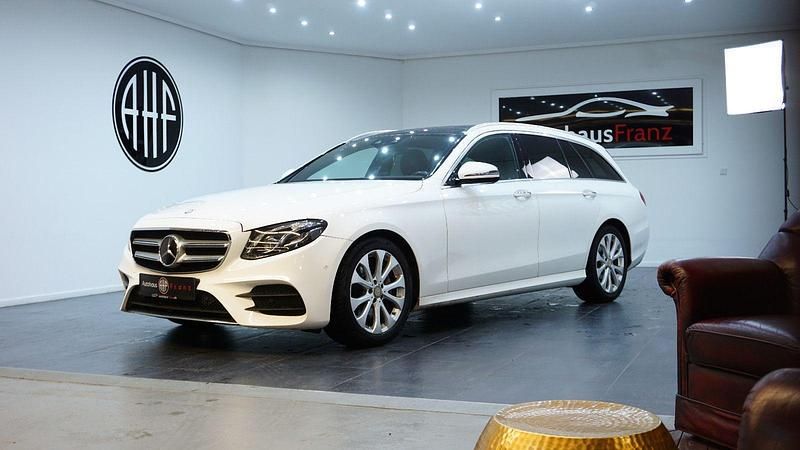 Weiß Gebraucht 2016 Mercedes E220 AMG line Kombi | 18.997 € (Etwas zu teuer) - Bild 1/4