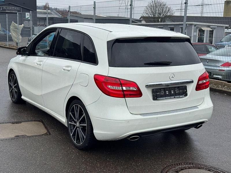Gebraucht Mercedes B220 184 PS (135 kW) 2014 Weiß Van / Kleinbus