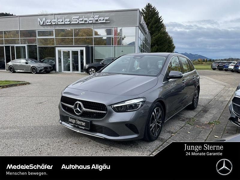 Grau Gebraucht 2025 Mercedes B200 Progressive Van / Kleinbus | 33.790 € (Guter Preis) - Bild 1/4