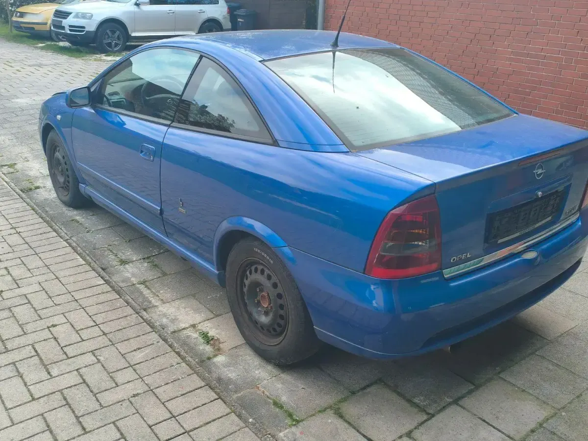 Używany Opel Astra 147 KM (108 kW) 2001 Niebieski Coupe