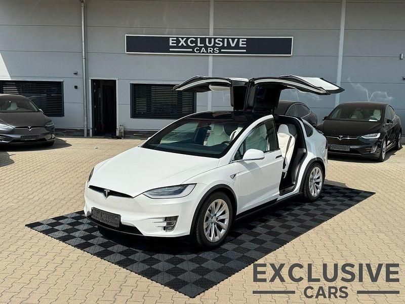 Weiß Gebraucht 2017 Tesla Model X SUV | 33.750 € (Etwas zu teuer) - Bild 1/4