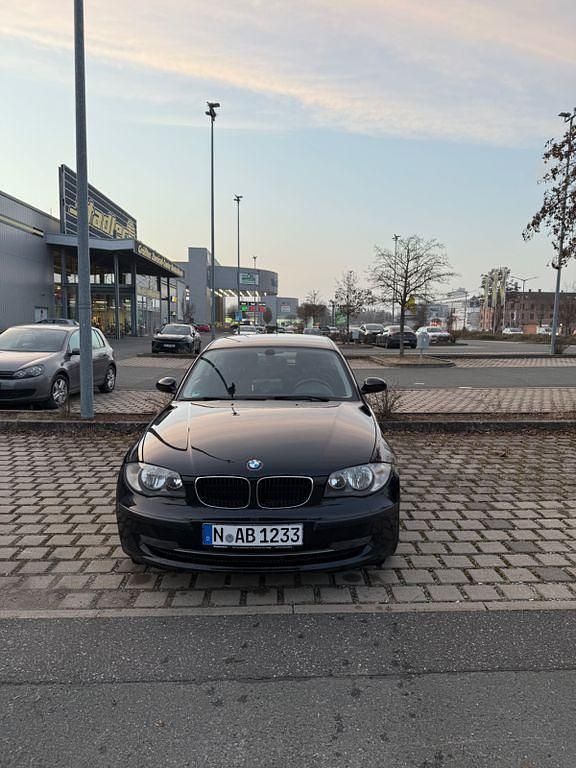 Schwarz Gebraucht 2009 BMW 116 Kleinwagen | 2.100 € (Superpreis) - Bild 1/4