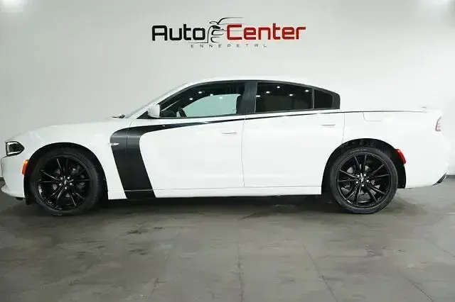 Używany Dodge Charger 430 KM (316 kW) 2015 Biały Sedan/Limuzyna