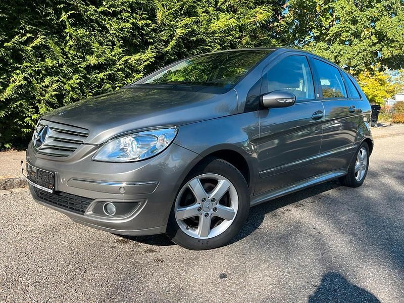 Grau Gebraucht 2006 Mercedes B170 Van / Kleinbus | 5.190 € (Fairer Preis) - Bild 1/4