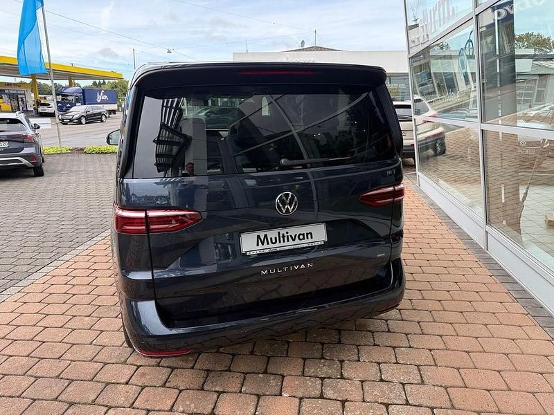 Gebraucht VW Multivan Edition 150 PS (110 kW) 2026 Blau Van