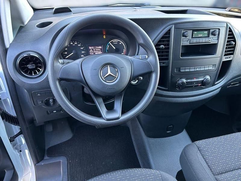 Gebraucht Mercedes e-Vito 85 kW (116 PS) 2021 Arktikweiß Van / Kleinbus
