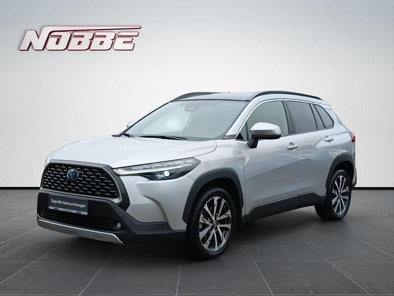 Shimmering silver metallic Gebraucht 2022 Toyota Corolla Cross Basis SUV | 31.900 € (Fairer Preis) - Bild 1/4