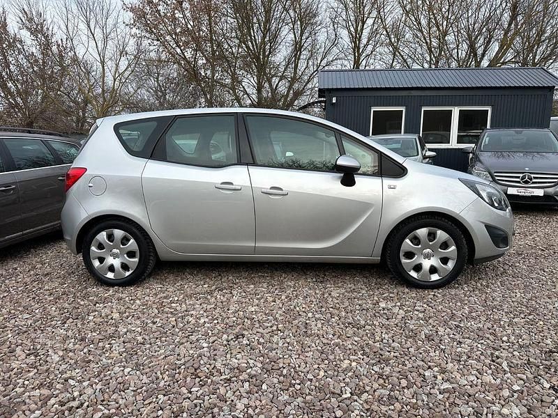 Gebraucht Opel Meriva Edition 110 PS (80 kW) 2012 Silber Van / Kleinbus
