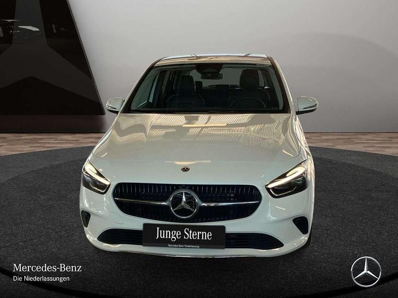 Gebraucht Mercedes B220 Advanced 190 PS (139 kW) 2025 Weiß Van / Kleinbus