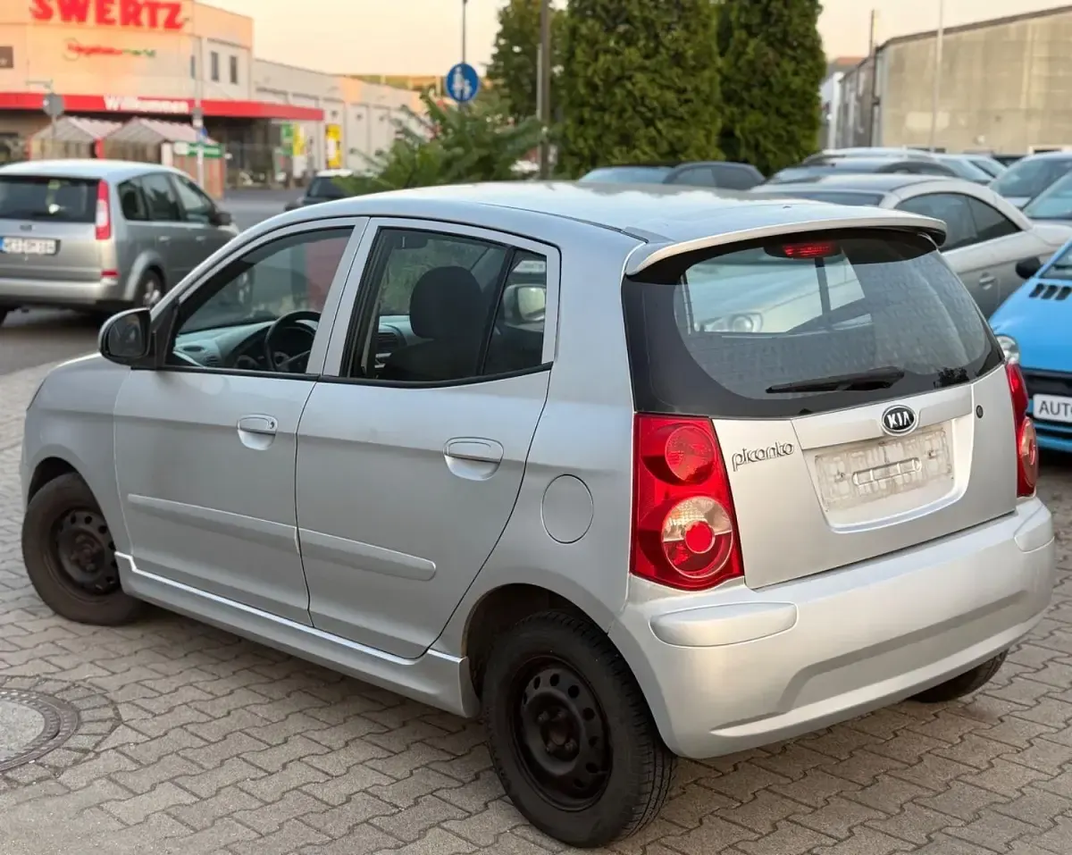 Gebraucht Kia Picanto Spirit 65 PS (47 kW) 2010 Silber Kleinwagen