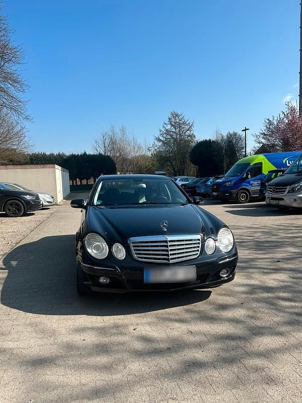 Gebraucht Mercedes E220 170 PS (125 kW) 2007 Schwarz Limousine