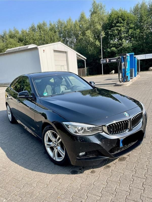 Schwarz Gebraucht 2015 BMW 320 Gran Turismo Shadowline Limousine | 10.200 € (Superpreis) - Bild 1/4