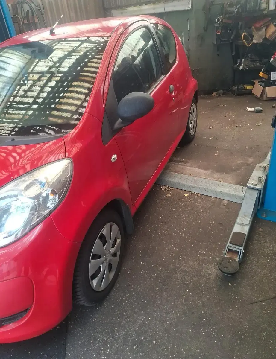 Gebraucht Citroën C1 68 PS (50 kW) 2009 Rot Kleinwagen