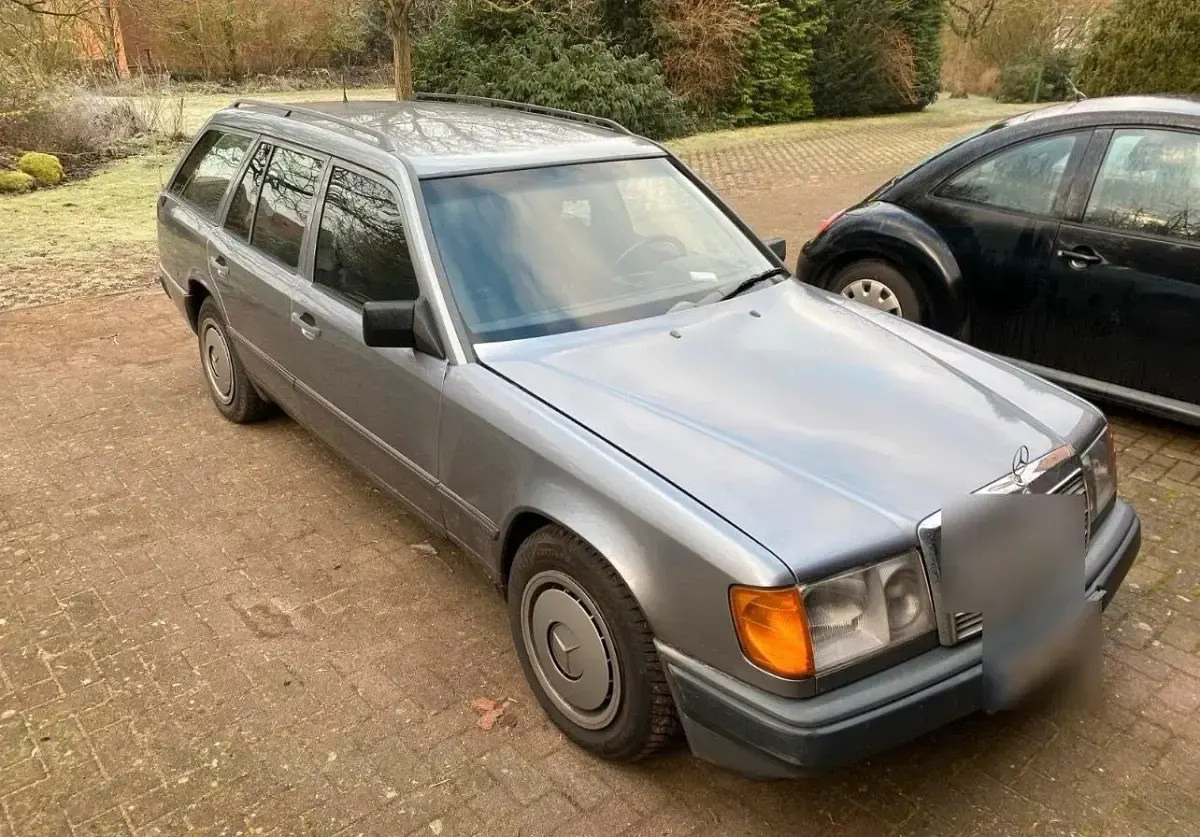 Second-hand Mercedes E300 109 CP (80 kW) 1988 Gri Break