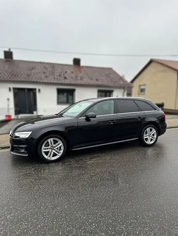 Gebraucht Audi A4 Advanced 190 PS (139 kW) 2019 Schwarz Kombi