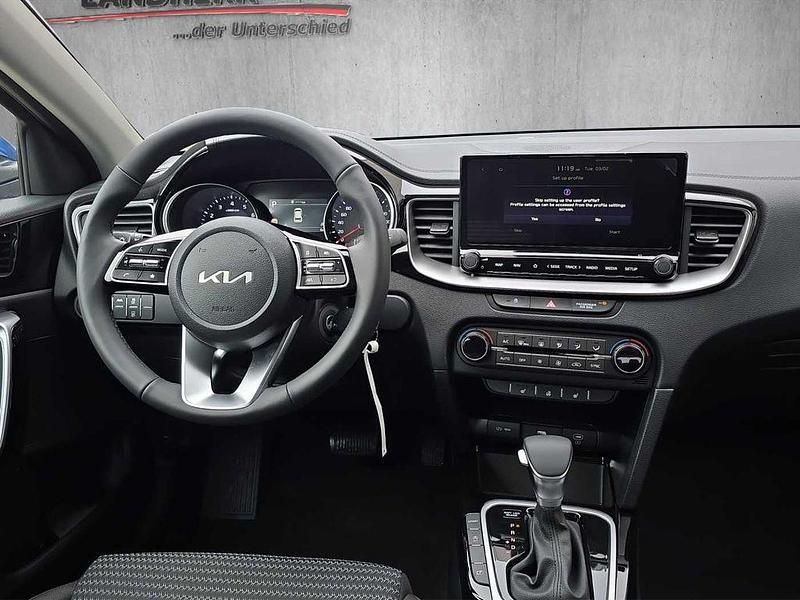 Neu Kia Ceed Gold 140 PS (102 kW) 2026 Blau Kleinwagen